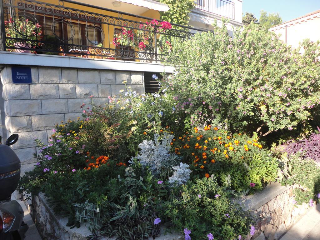 Guesthouse Apartment Bozica Бол Экстерьер фото