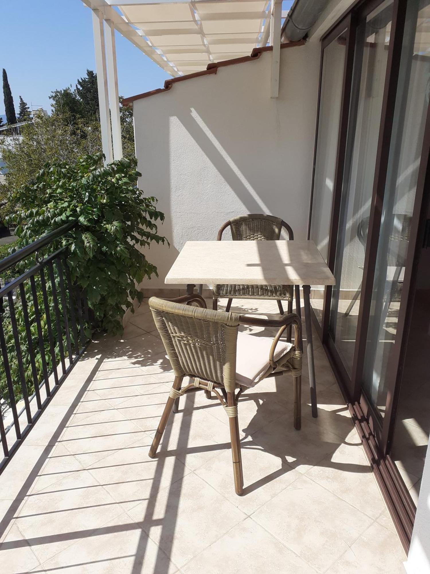 Guesthouse Apartment Bozica Бол Экстерьер фото