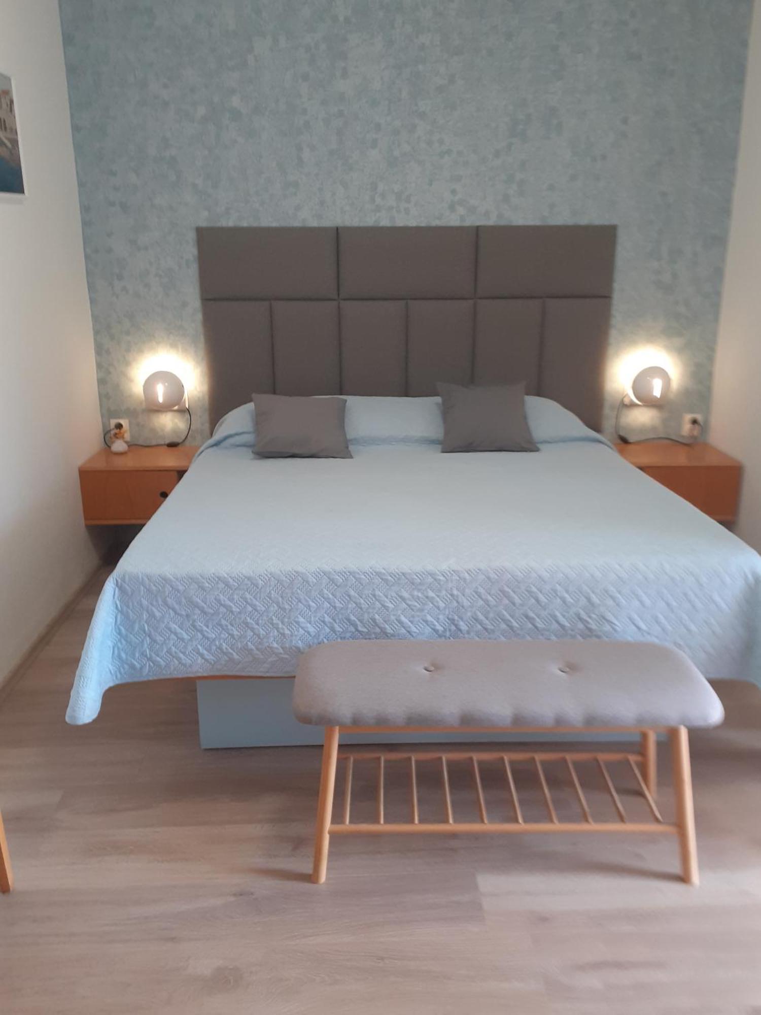 Guesthouse Apartment Bozica Бол Экстерьер фото