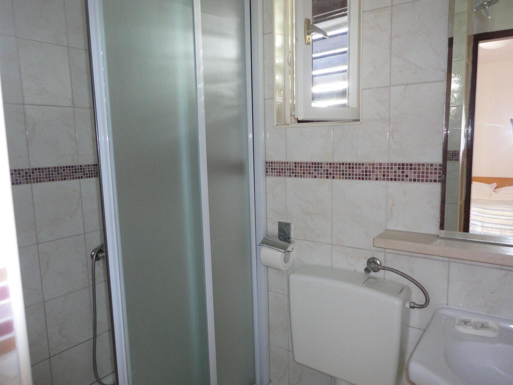 Guesthouse Apartment Bozica Бол Экстерьер фото