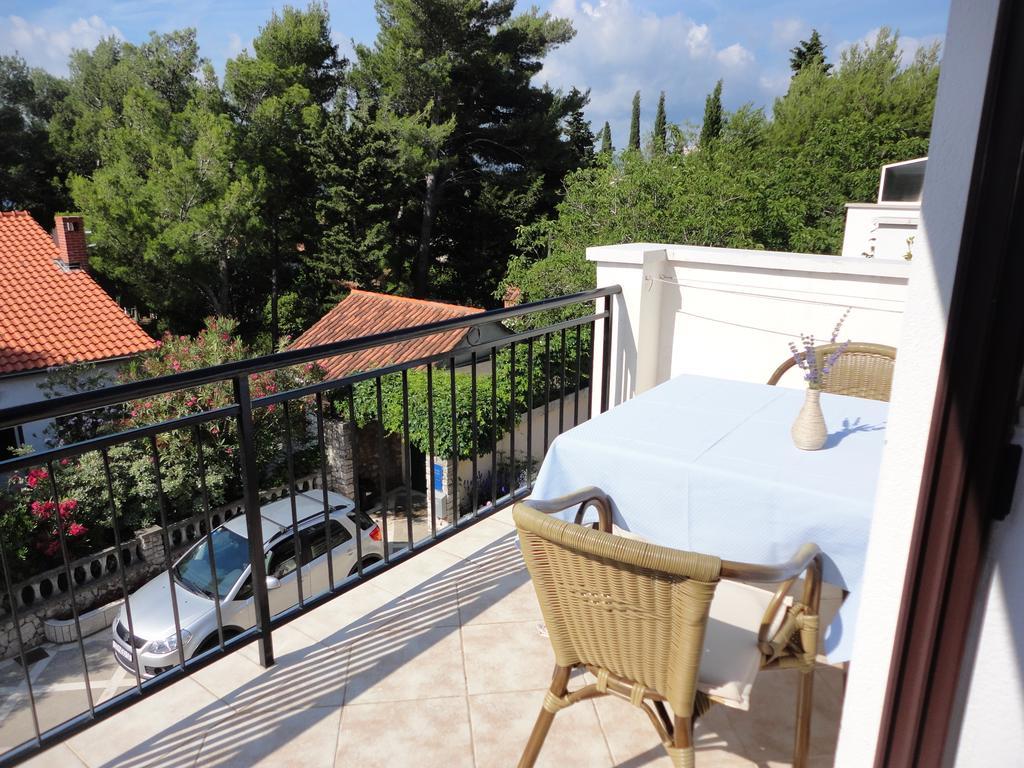 Guesthouse Apartment Bozica Бол Экстерьер фото